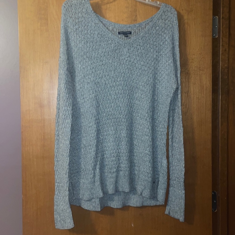 Lightweight V-neck knit sweater